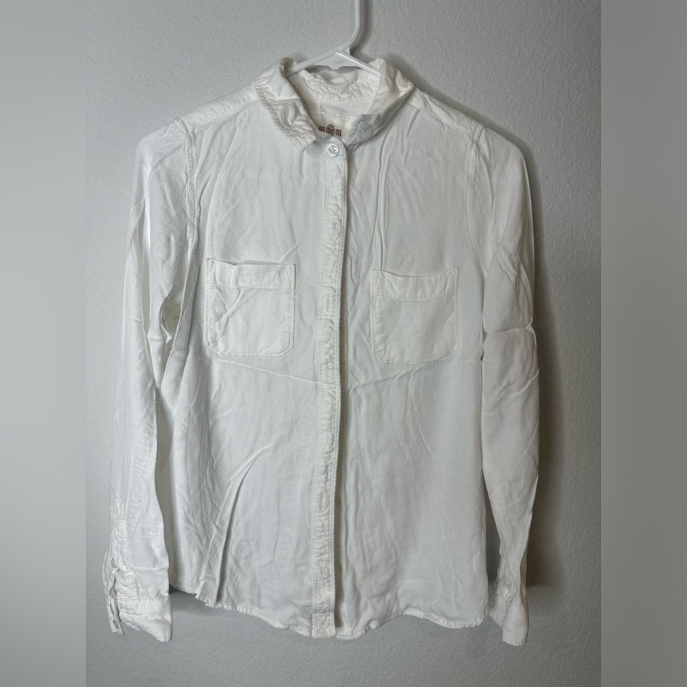 Women’s White button down shirt. Size S. Soft.